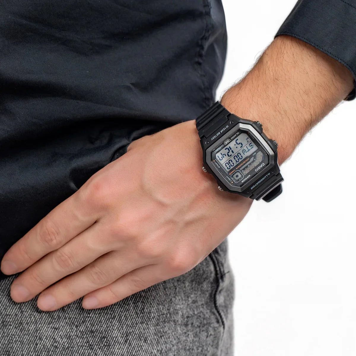 ساعة يد كاسيو الرياضية الرقميه بسوار مطاط للرجال AE-1600H-1AVDF