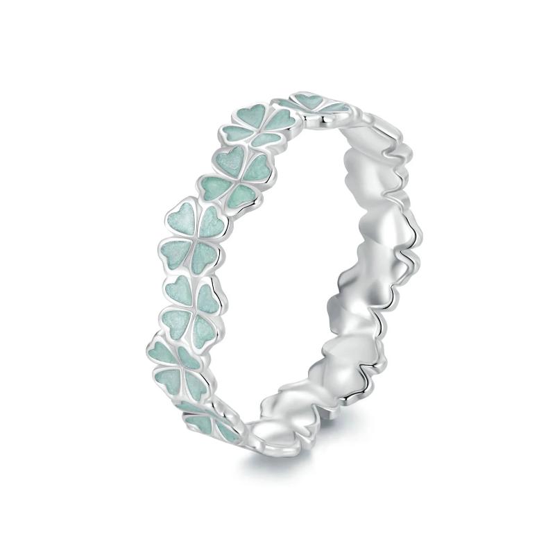 Clover Leaf Ring – A Delicate Touch of Luck in 925 Silver