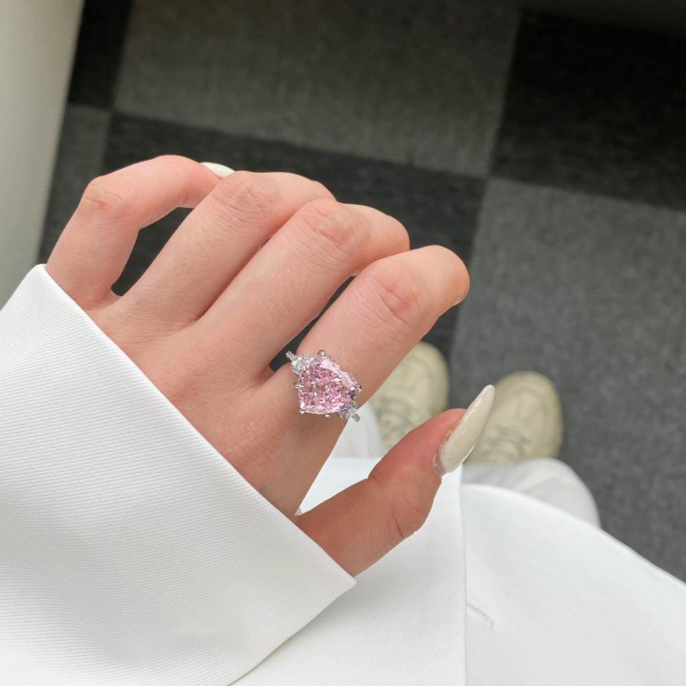 خاتم قلب الورد – فضة عيار 925 بحجر آيس كرشد طبيعي وردي بتصميم ملكي