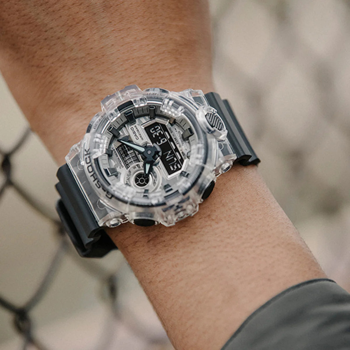 GA-700SKC-1ADR - ساعة يد كاسيو جي شوك ديجيتال رياضية كاجوال بسوار رزين للرجال