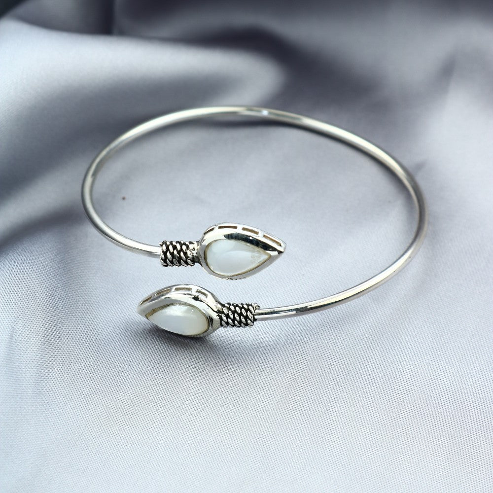 اسورة اللوزه فضة عيار 925 بحجر الصدف الطبيعي – تصميم مفتوح