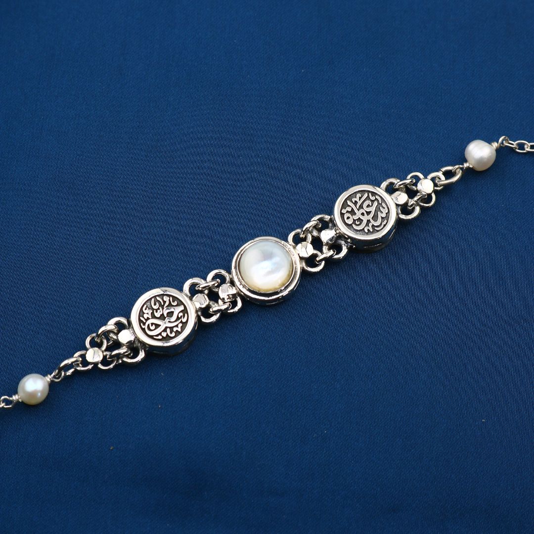 انسيال مصري متوج باحجار من الصدف (حُب)(سعادة)