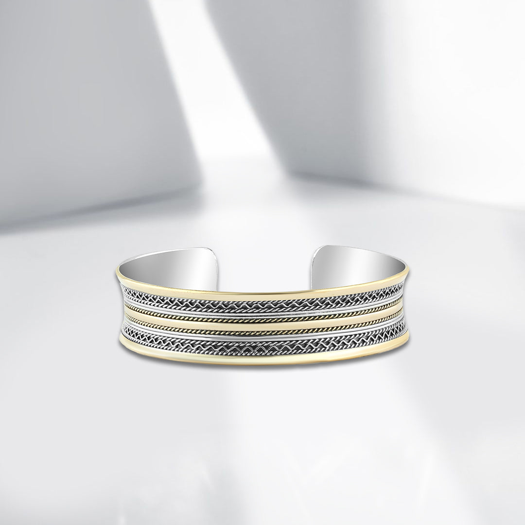 أسورة زخرفية بلمسات شرقية – تصميم مفتوح من الفضة وتفاصيل نحاسية دقيقة