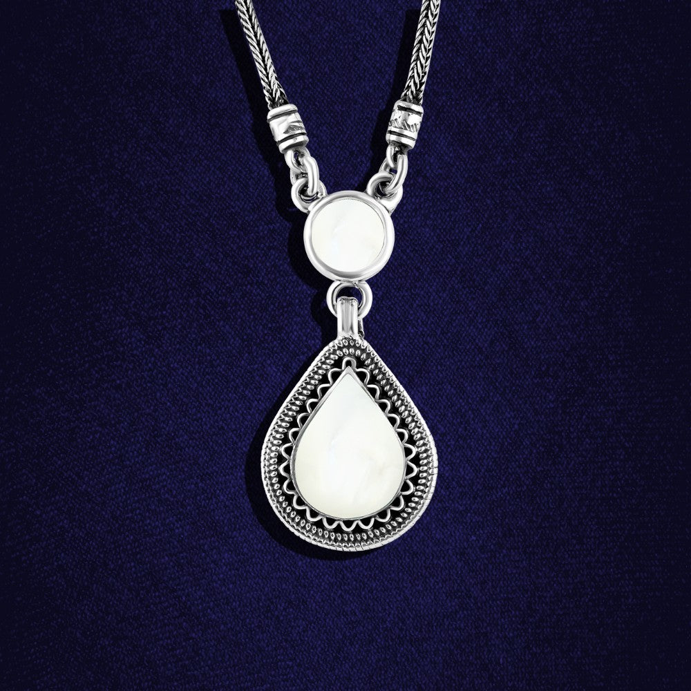عقد فضة مصري حريمي عيار 925 متوج بحجر صدف علي شكل لوزة