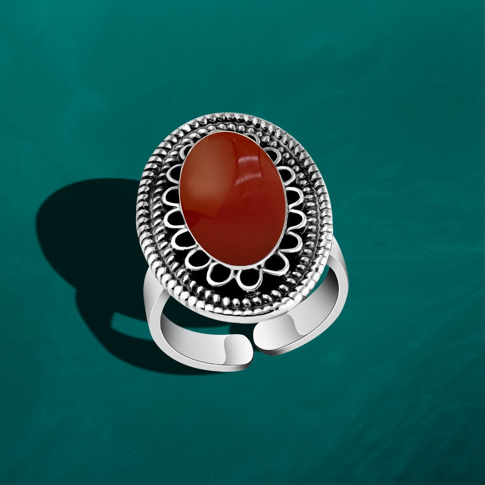 خاتم كلاسيكي بيضاوي فضه مصري حريمي عيار 925 متوج بحجر عقيق