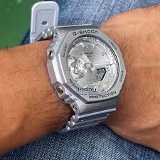 GA-2100FF-8ADR – ساعة يد كاسيو جي شوك أنالوج رقمية فضية بإصدار خاص وتصميم معدني مقاوم للصدمات للرجال