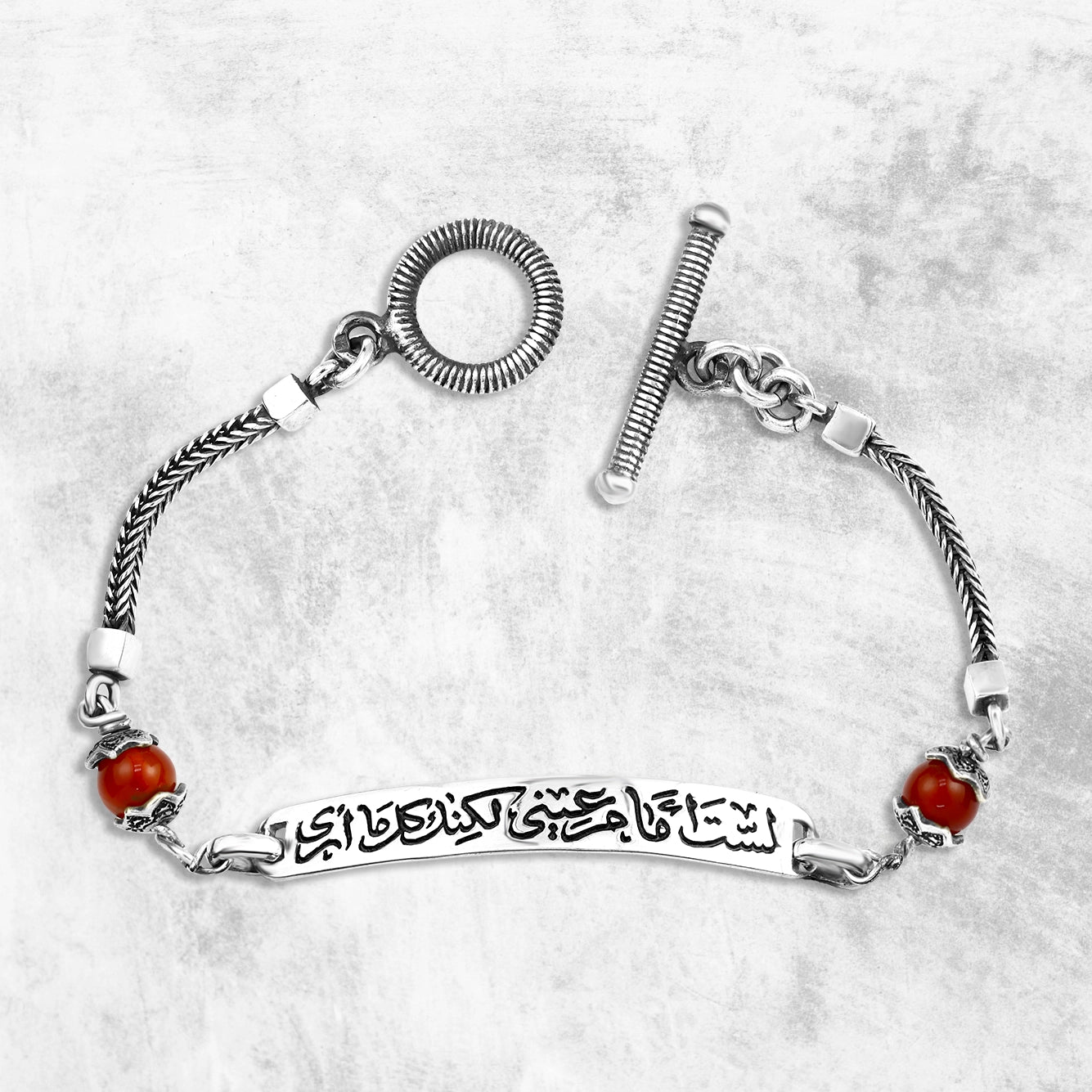 انسيال لست أمام عيني لكنك كل ما أرى – فضة مصري عيار 925 متوج بحجر العقيق