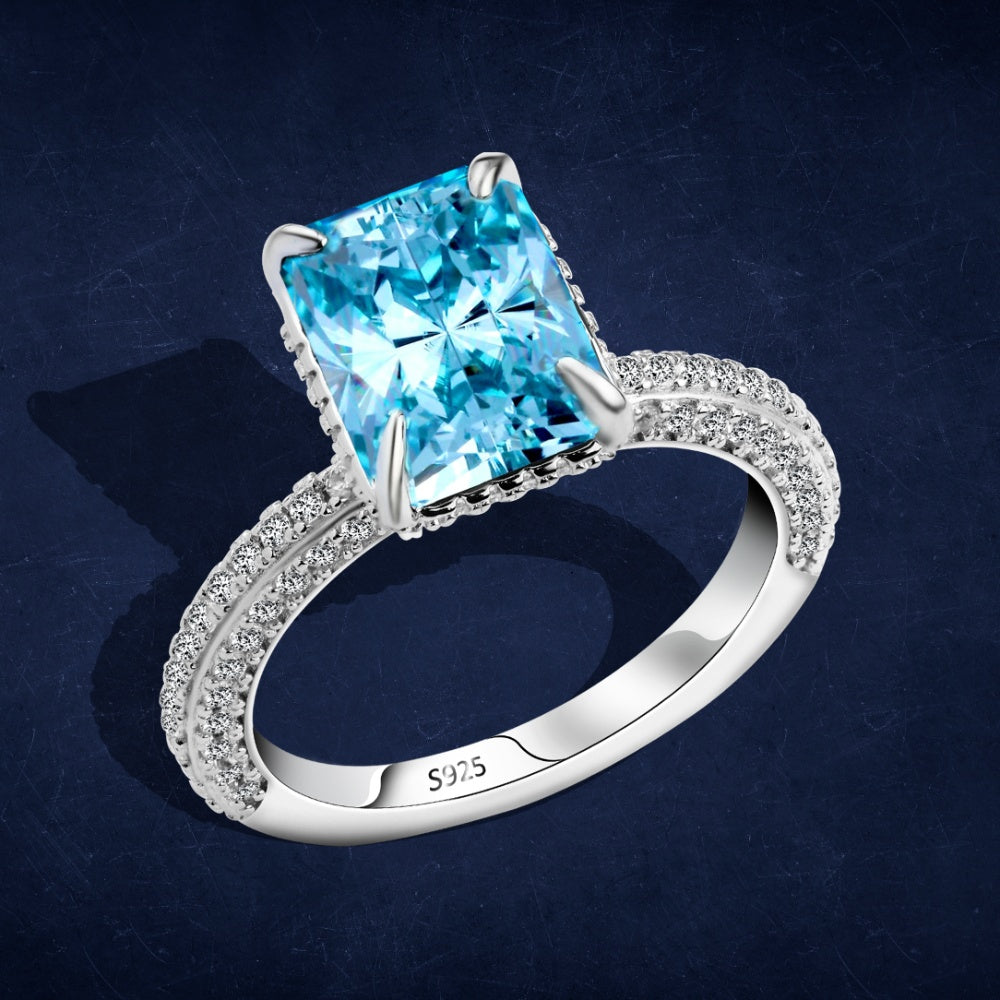 925 sterling silver ring topped with an ice crushed stone