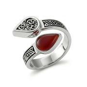925 Silver Women’s Ring Adorned with a Natural Stone and the Inscription “Contentment is for Those Who Accept” – A Refined and Meaningful Design

