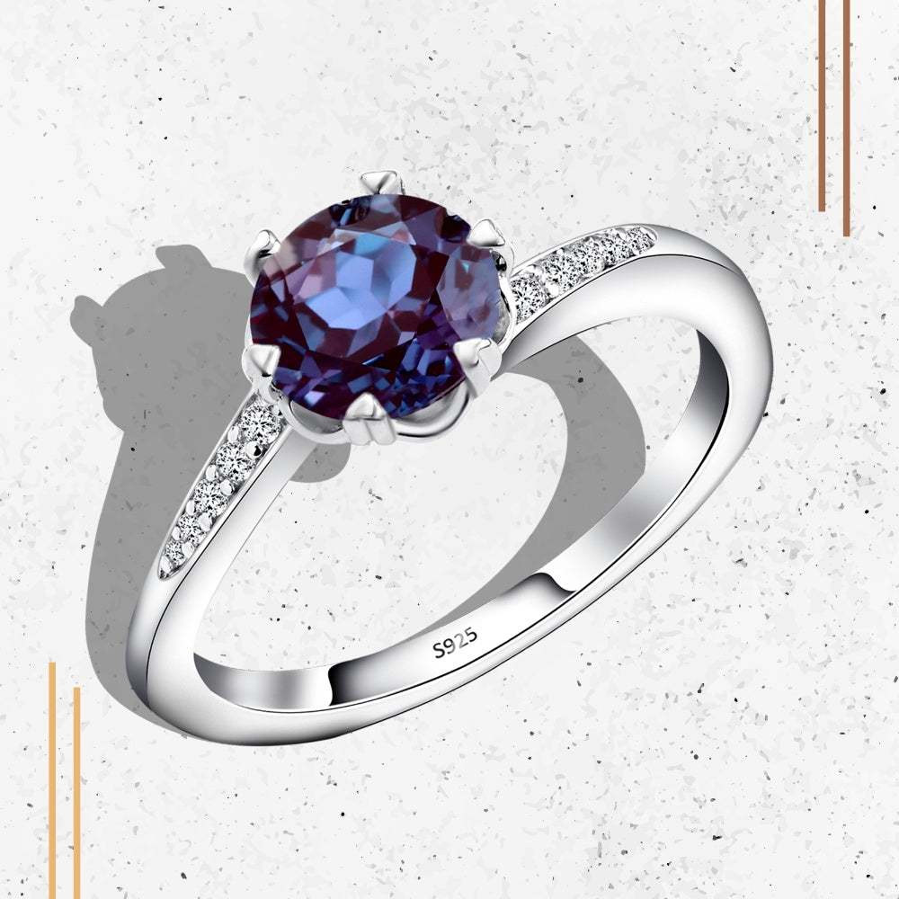 925 sterling silver ring topped with an Alexandra stone