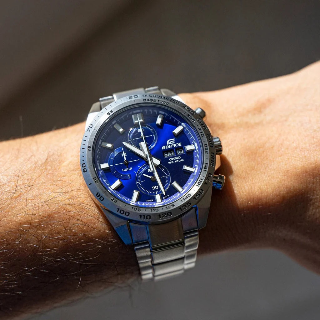 ساعة كاسيو إيديفيس للرجال بسوار فضي بمينا أزرق– EFR-574D-2AVUDF