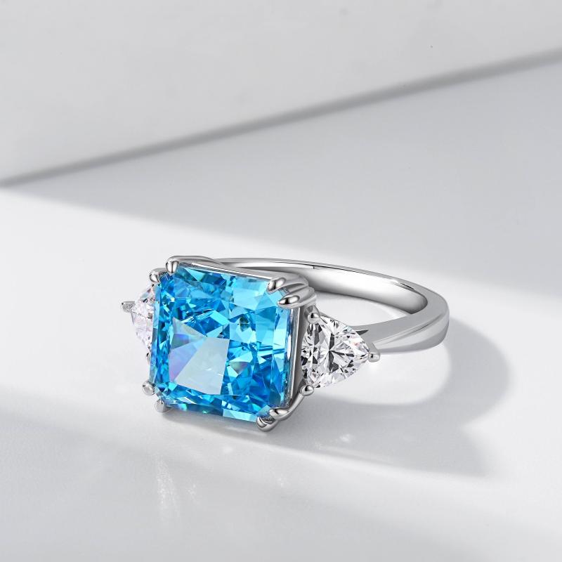 Ice Grandeur Ring – 925 Sterling Silver with Natural Crushed Ice Stone and Clear Side Accents
