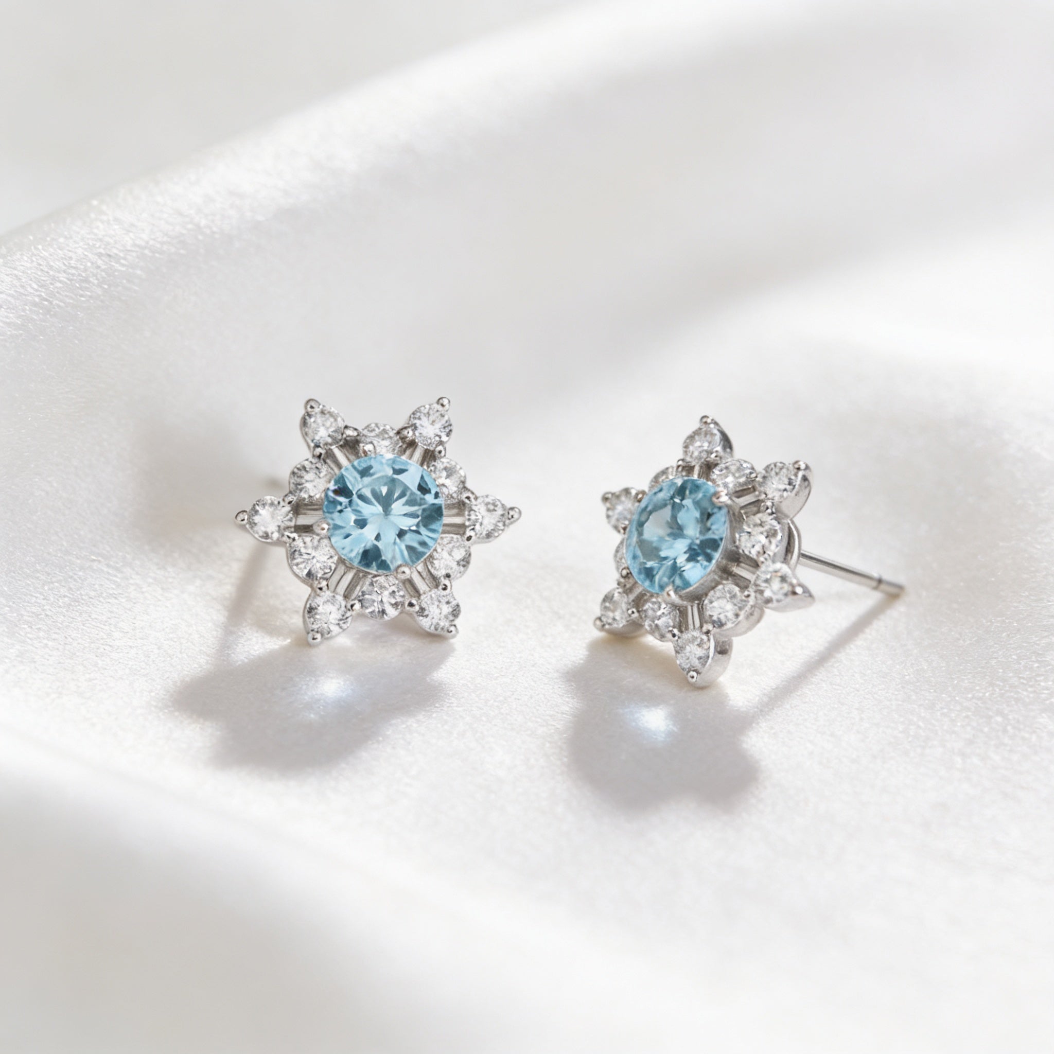 Snowflake Stud Earrings with Light Blue Stone – 925 Silver