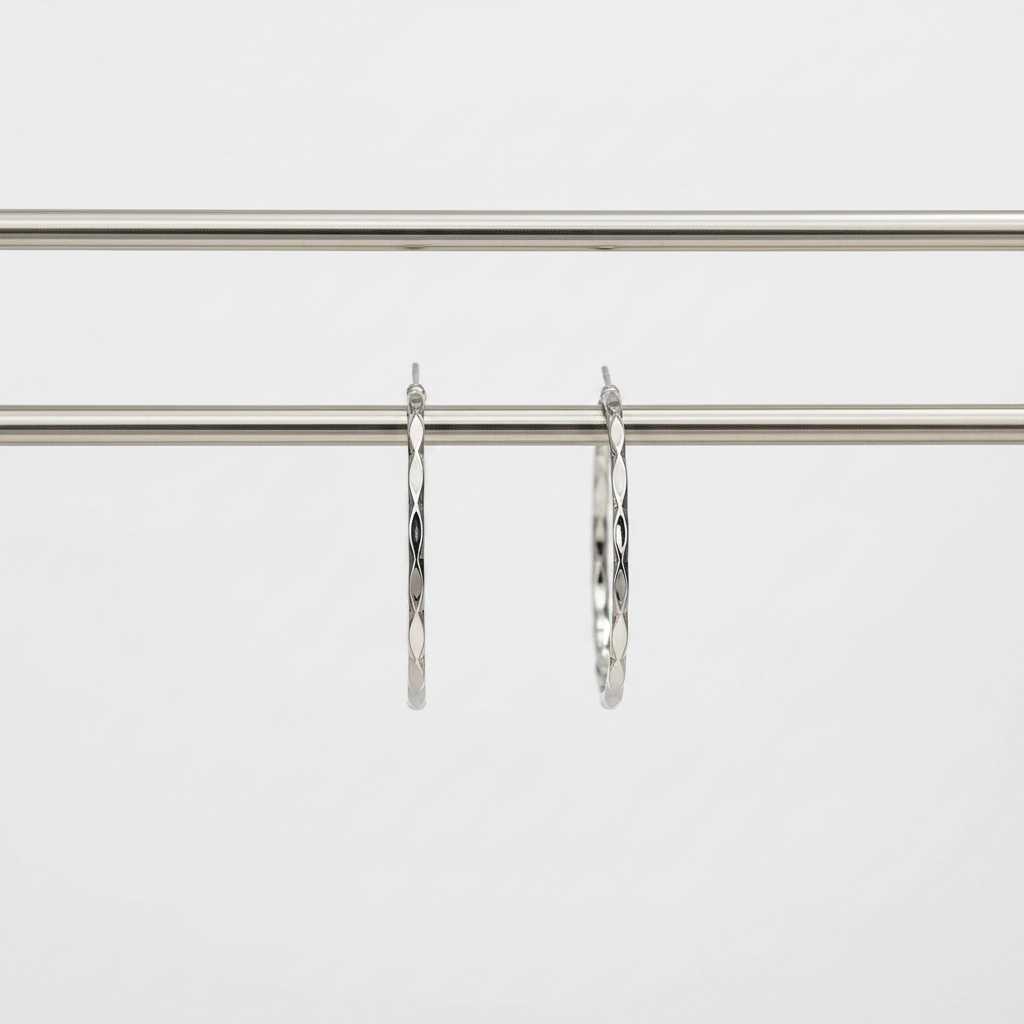 Elegant wavy-design clip-on hoop earrings in 925 silver.