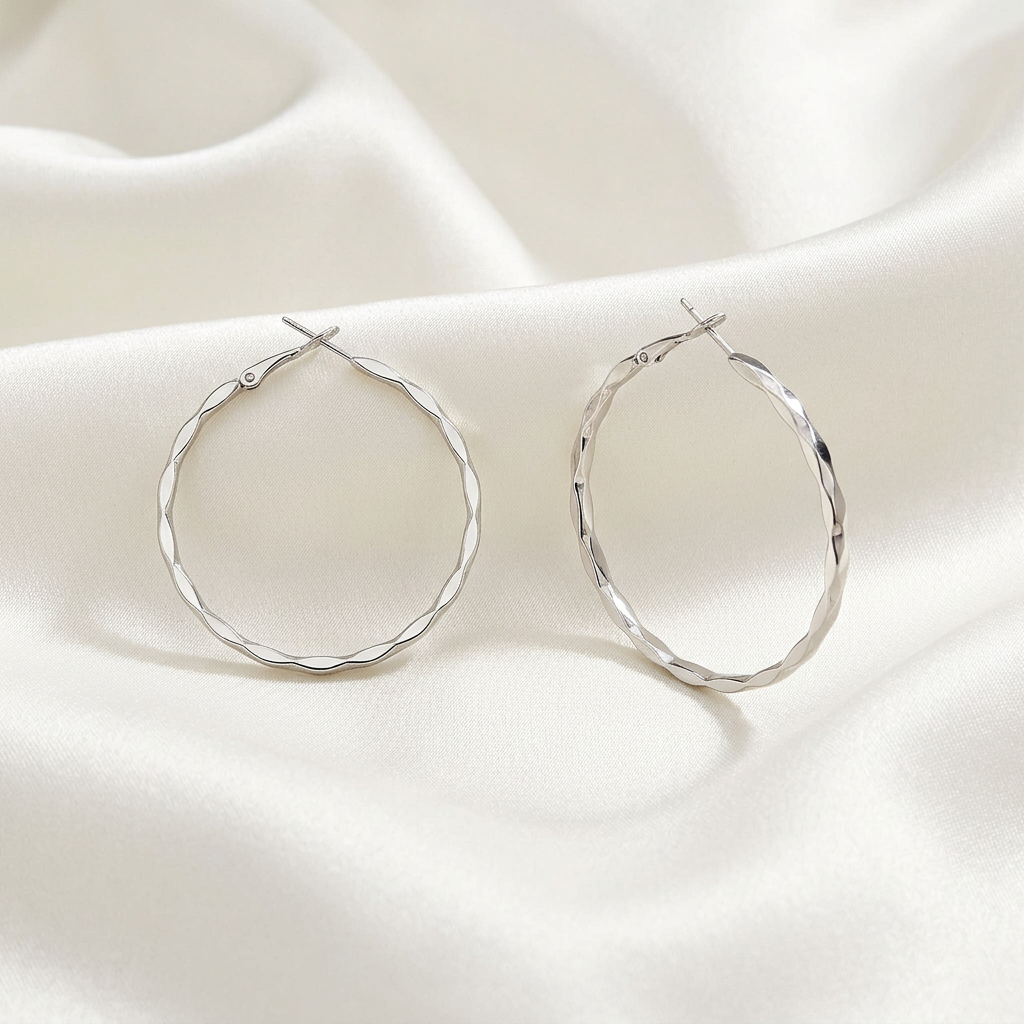 Elegant wavy-design clip-on hoop earrings in 925 silver.