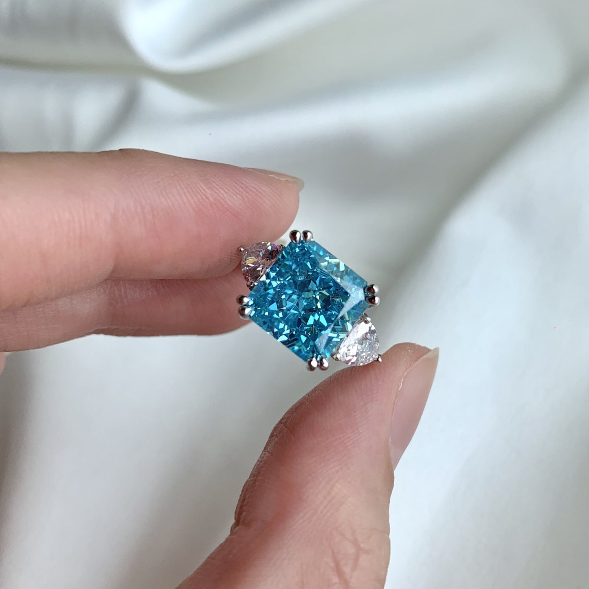 Ice Grandeur Ring – 925 Sterling Silver with Natural Crushed Ice Stone and Clear Side Accents
