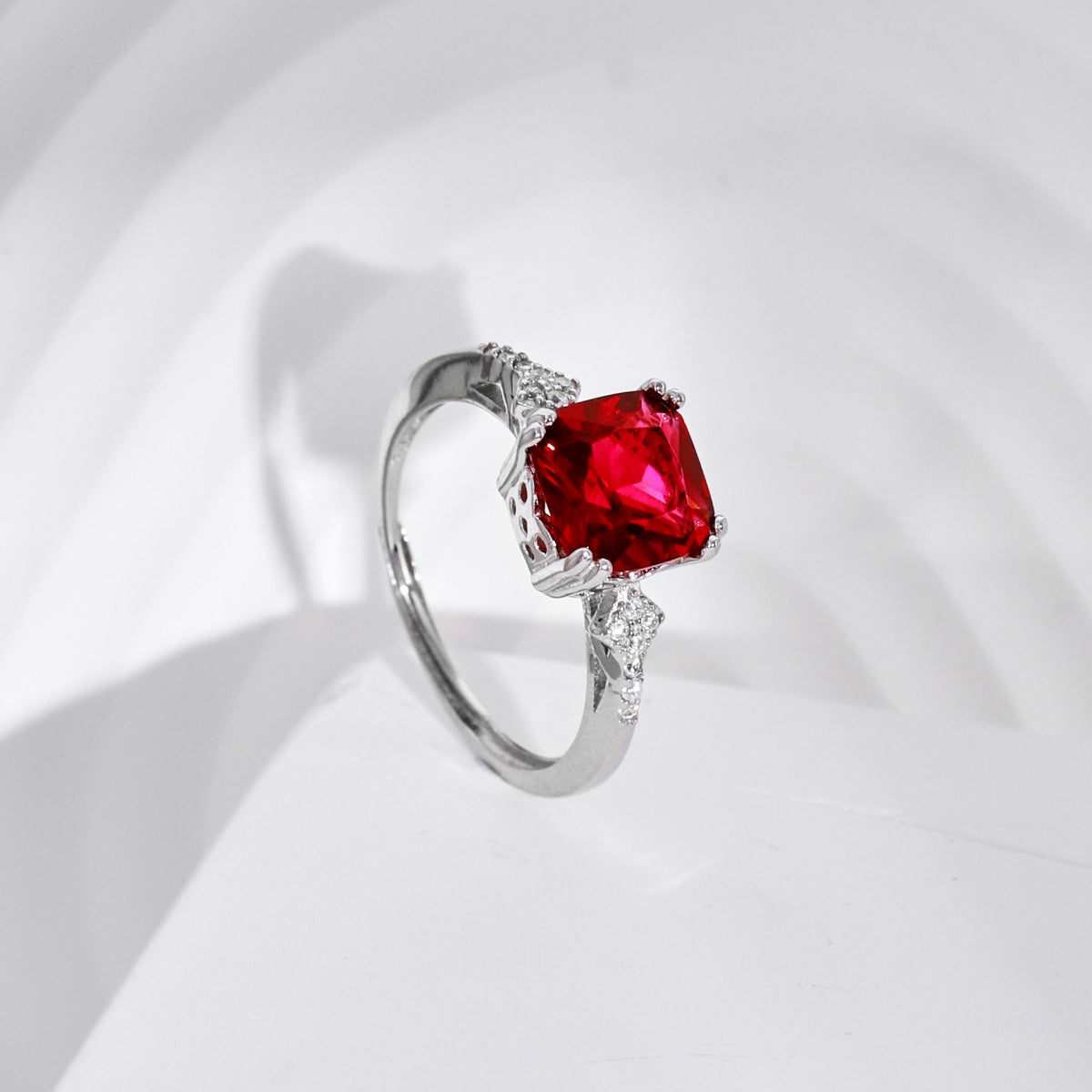 Shiny Red Zircon 925 Silver Ring