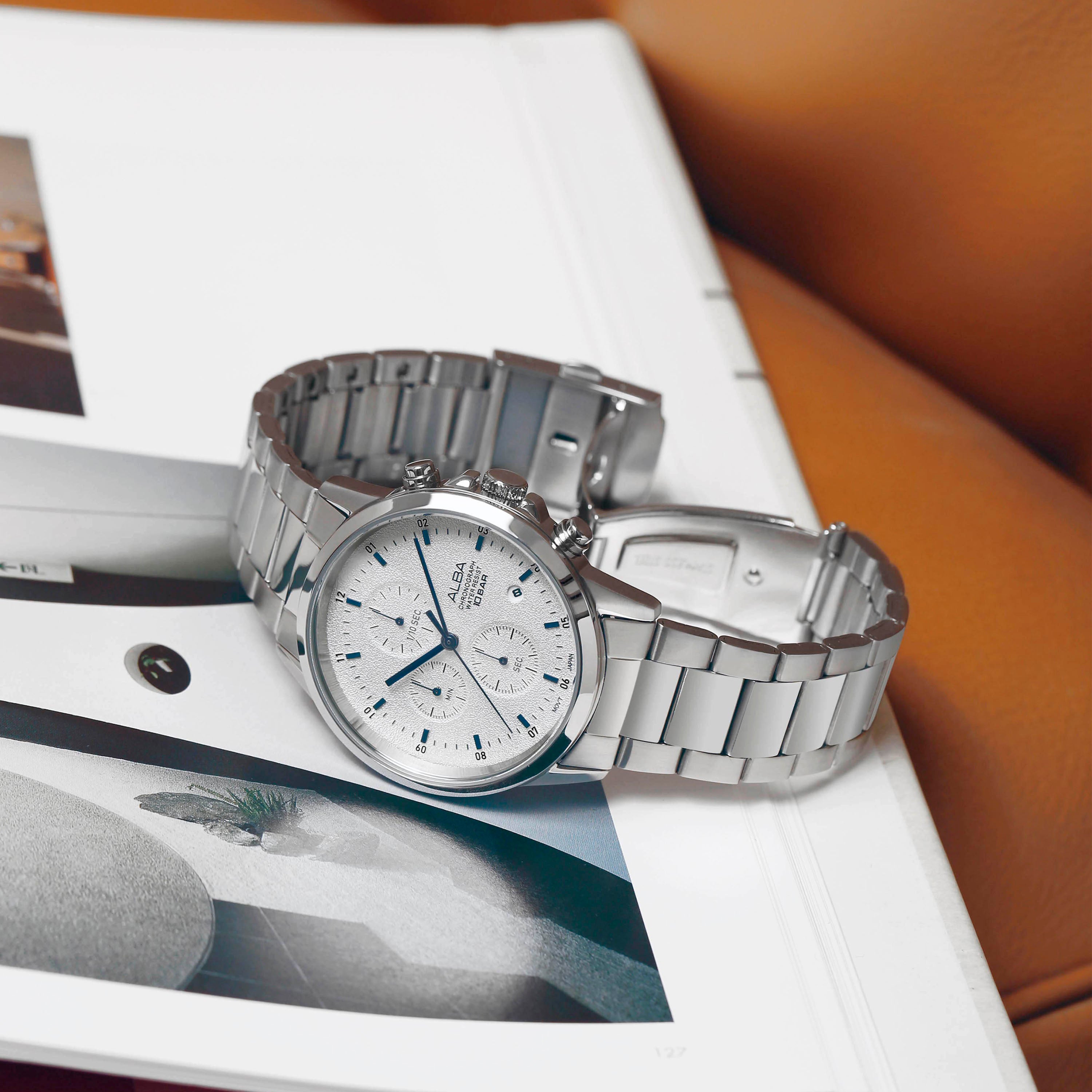 ساعة يد ألبا برستيج رجالي كرونوغراف مينا أبيض بنقشة مميزة سوار استانلس ستيل AM3865X1