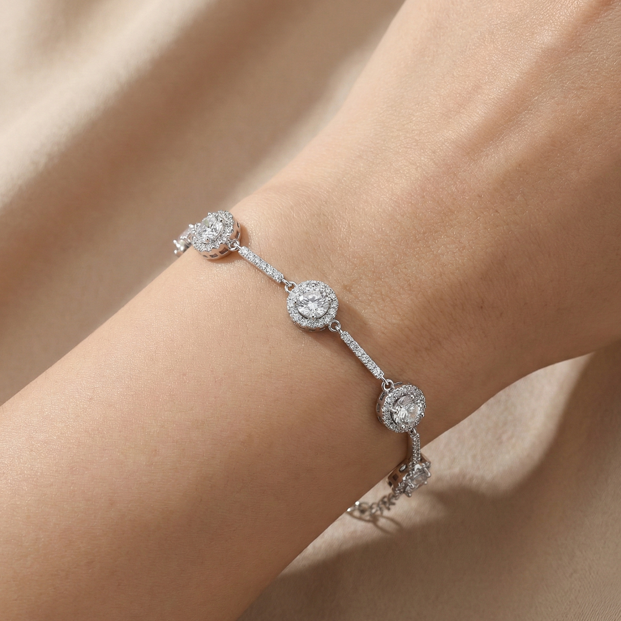 انسيال فضة عيار 925 بتصميم دوائر مرصعه بفوص زركون