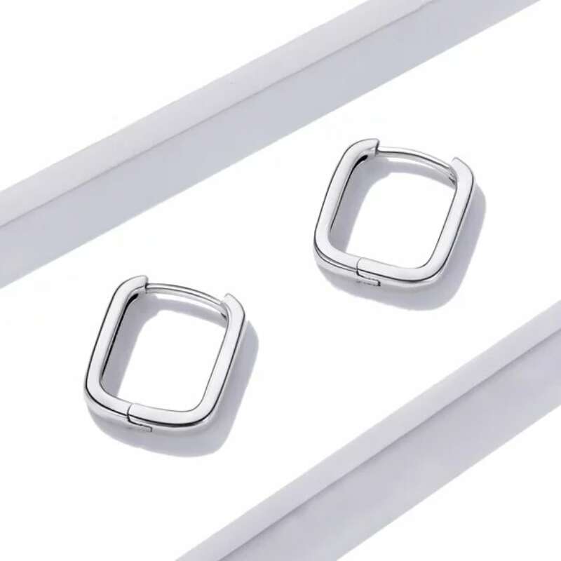 BSE478 - حلق فضة عيار 925 علي شكل مستطيل