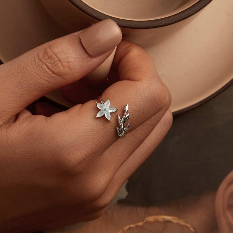 خاتم فضة عيار 925 علي شكل زهرة