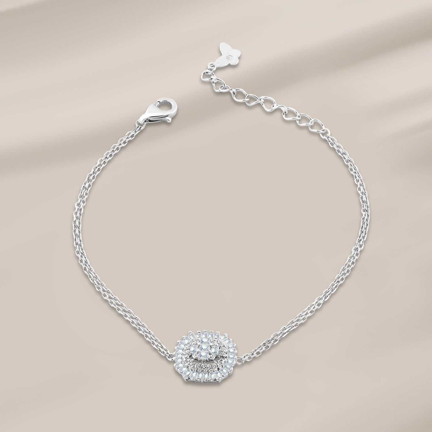 Elegant 925 silver bracelet adorned with sparkling stones