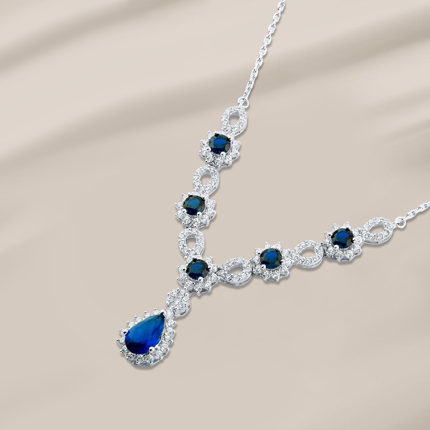 Classic 925 silver necklace with a blue stone and sparkling accents