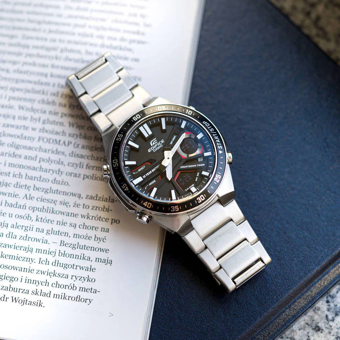 ساعة كاسيو إيديفيس للرجال تناظرية رقمية بمينا أسود وسوار ستانلس ستيل – EFV-C110D-1A4VDF