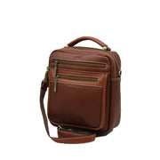 D5086U -  شنطة كروس جلد طبيعي بحزام للكتف قابل للفصل, جيبين أمامين,جيب خلفي و يد للرجال من سيفن كيه, هافان