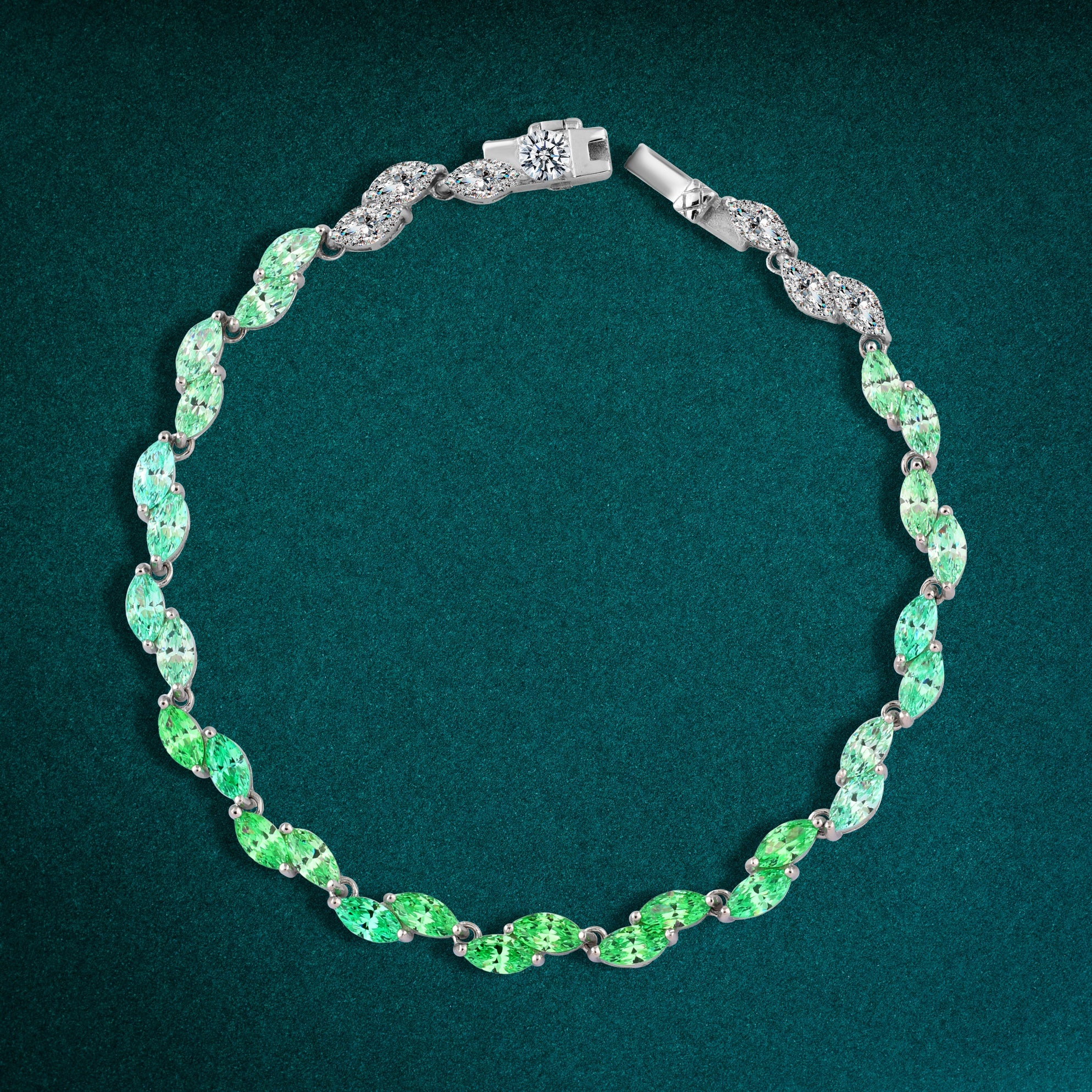 انسيال فضة عيار 925 بتصميم أحجار خضراء فاخرة