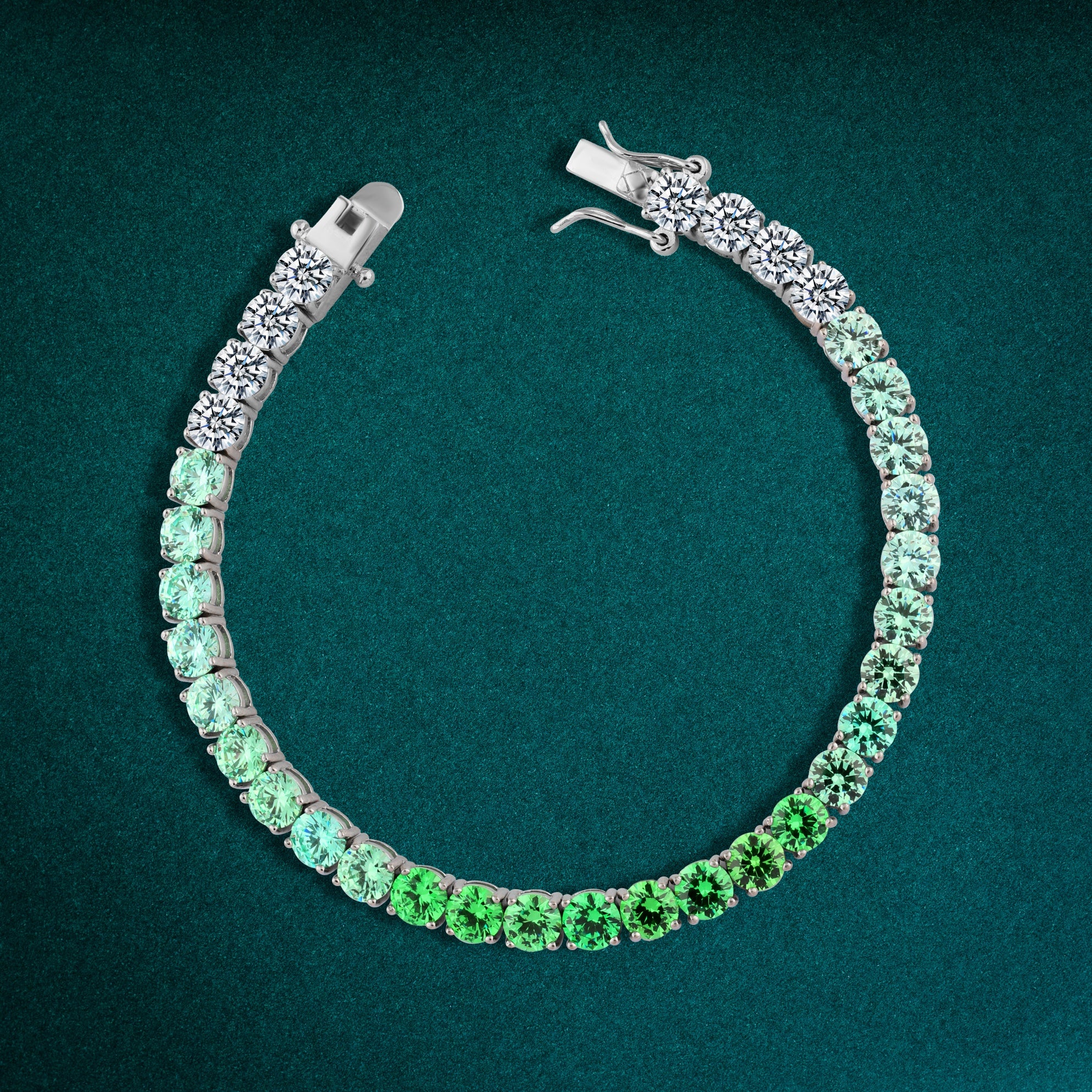 انسيال فضة عيار 925 لامع بتصميم أحجار الزركون الأخضر