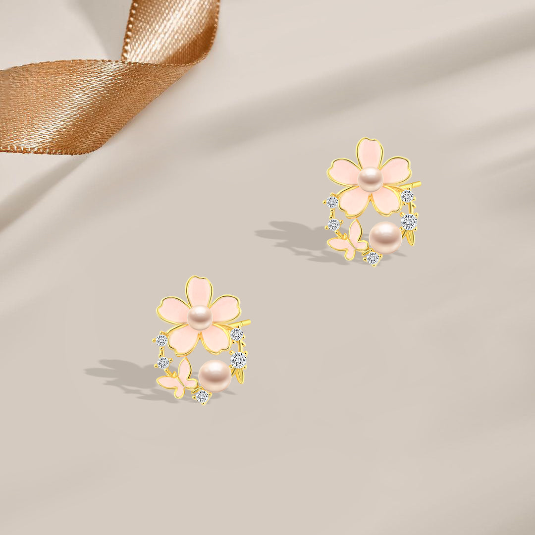 حلق فضة رقيق بتصميم زهرة وردية وفراشة ولؤلؤ  عيار 925 - مطلي الذهب