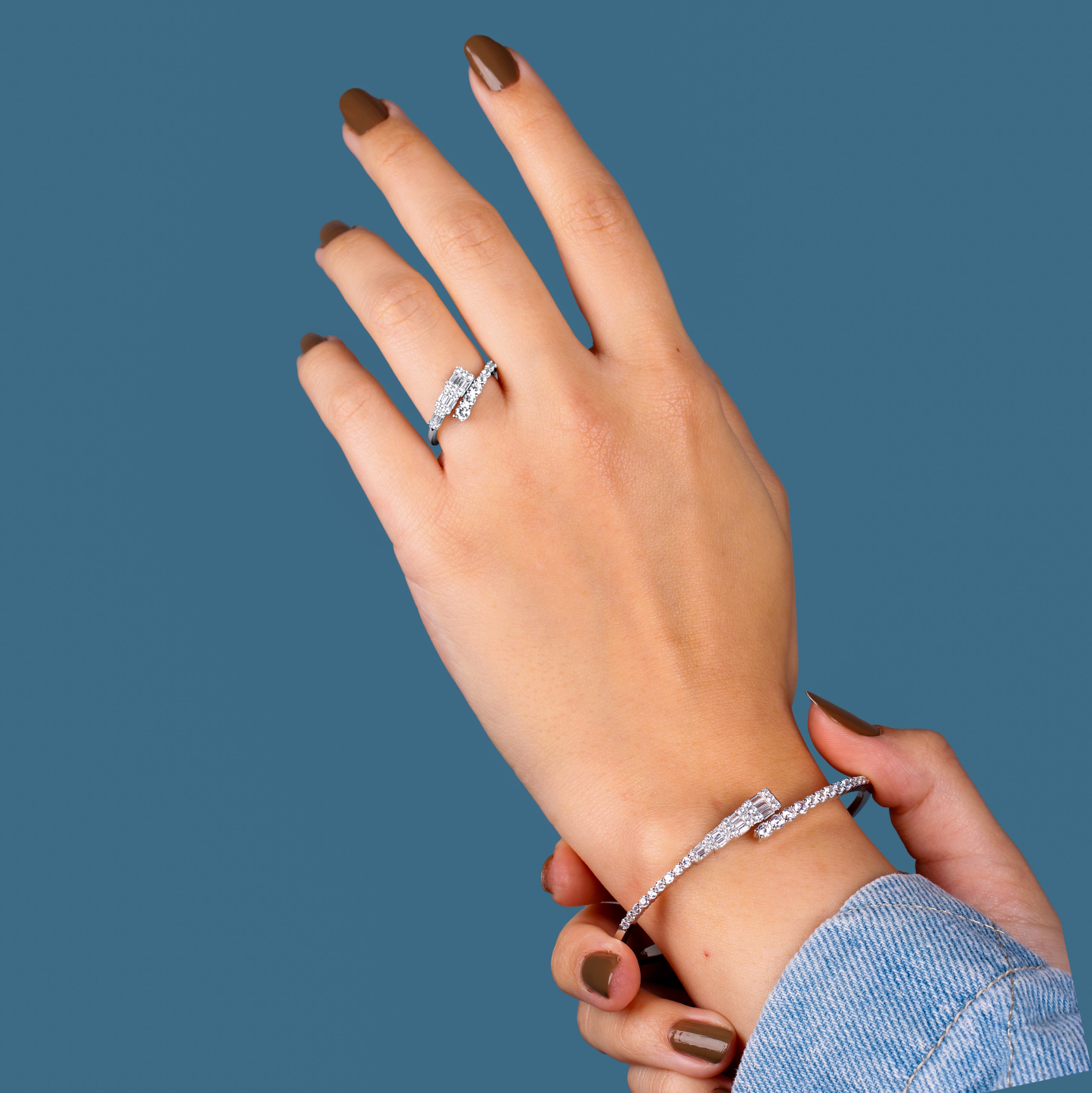 طقم فضة 925 إسورة وخاتم مرصّع بزركون