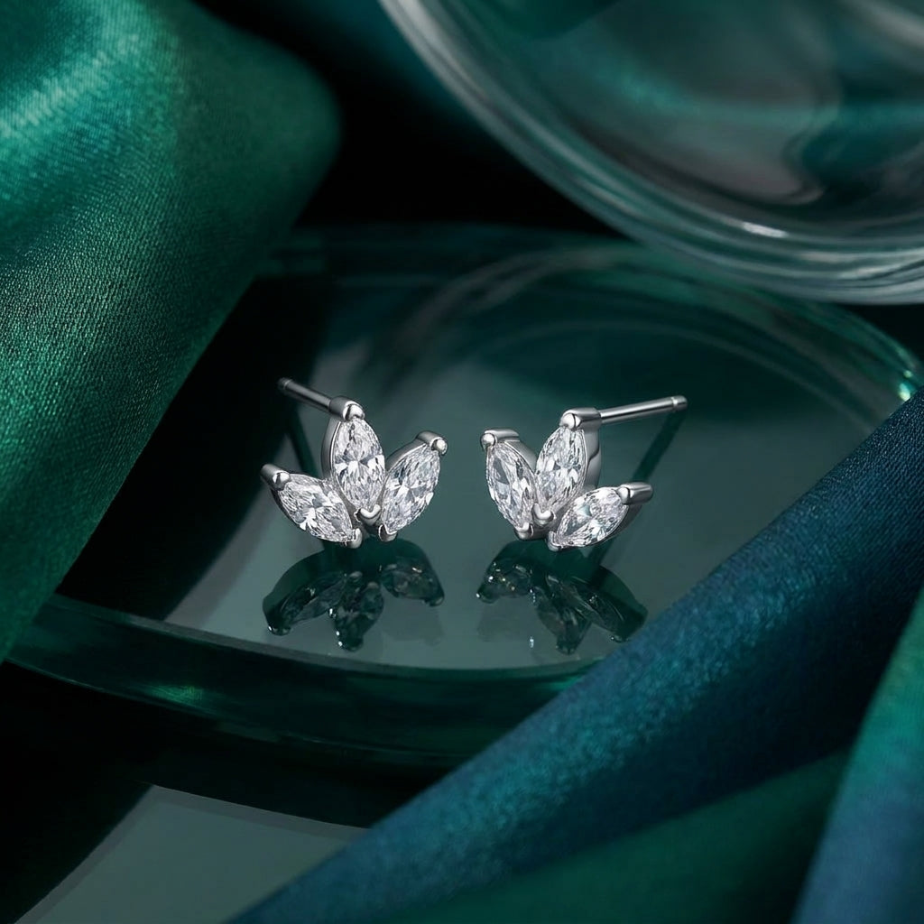 925 Silver Flower-Shaped Sparkling Stud Earrings