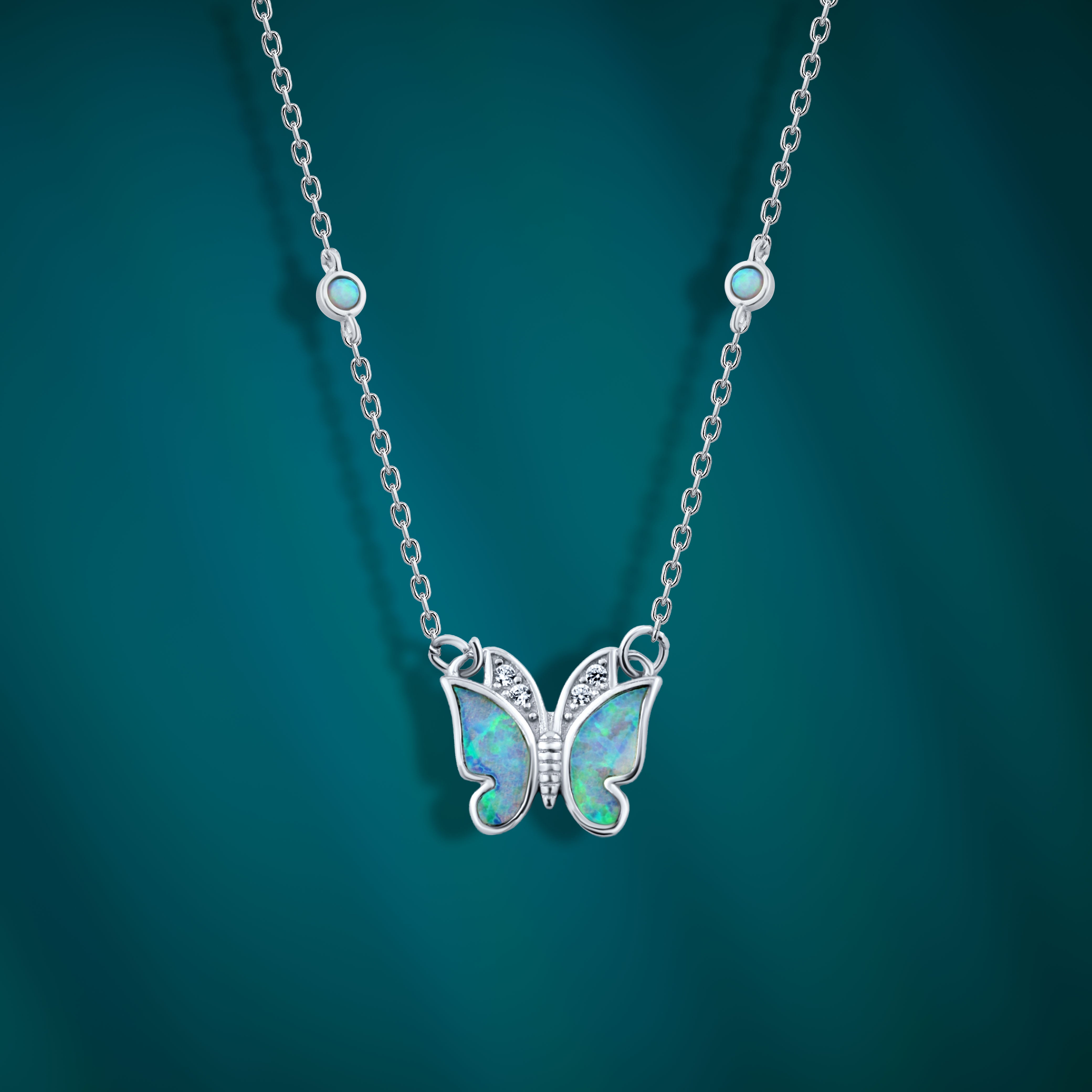 عقد فراشة فضة عيار 925 بحجر أوبال لامع