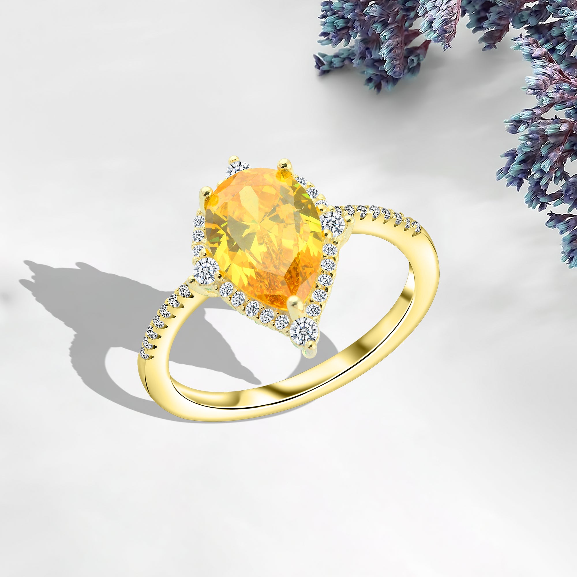 خاتم فضة 925 مطلي ذهب بحجر كمثري أصفر مع فصوص زركون لامعة