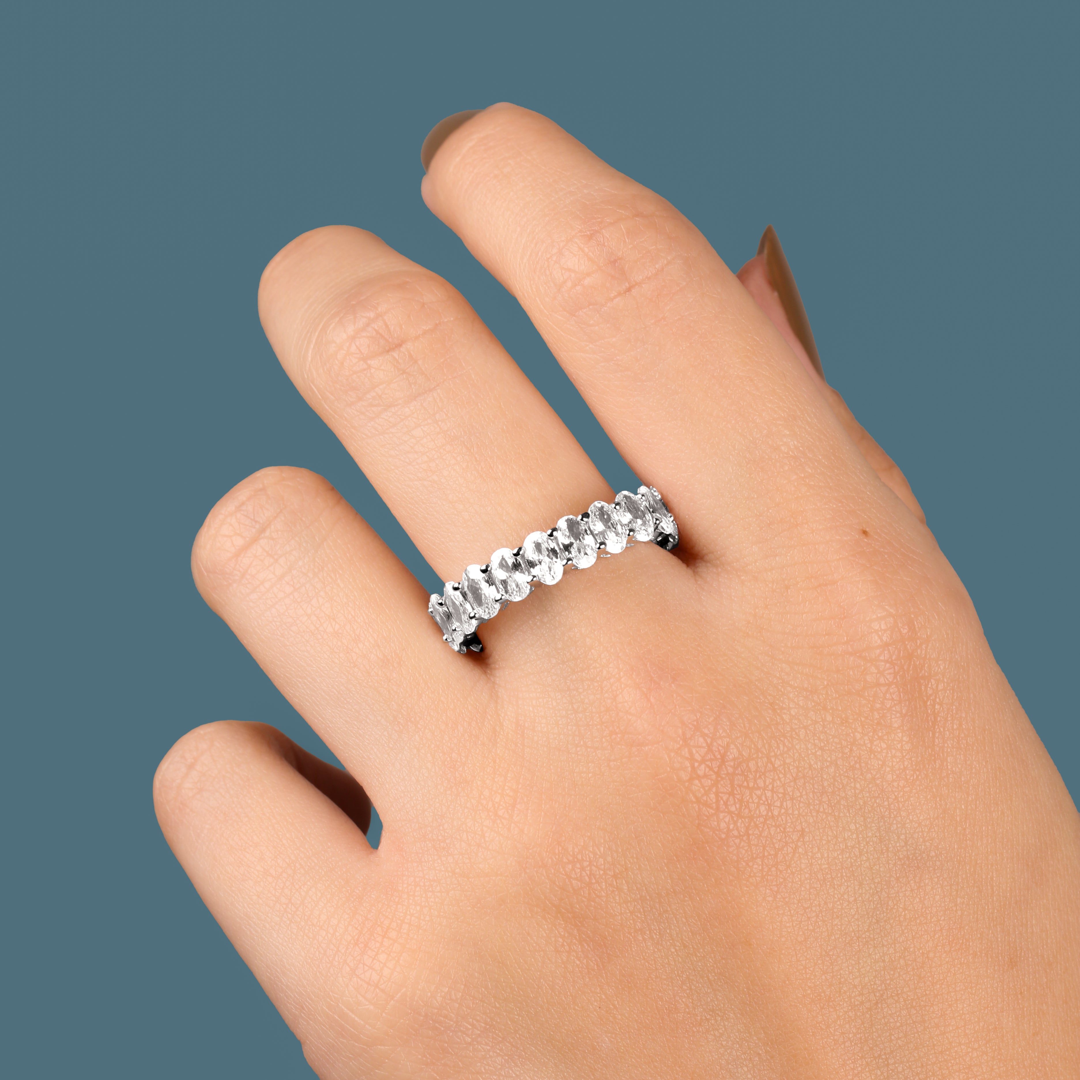 خاتم فضة 925 فخم بصف أحجار زركون بيضاوية