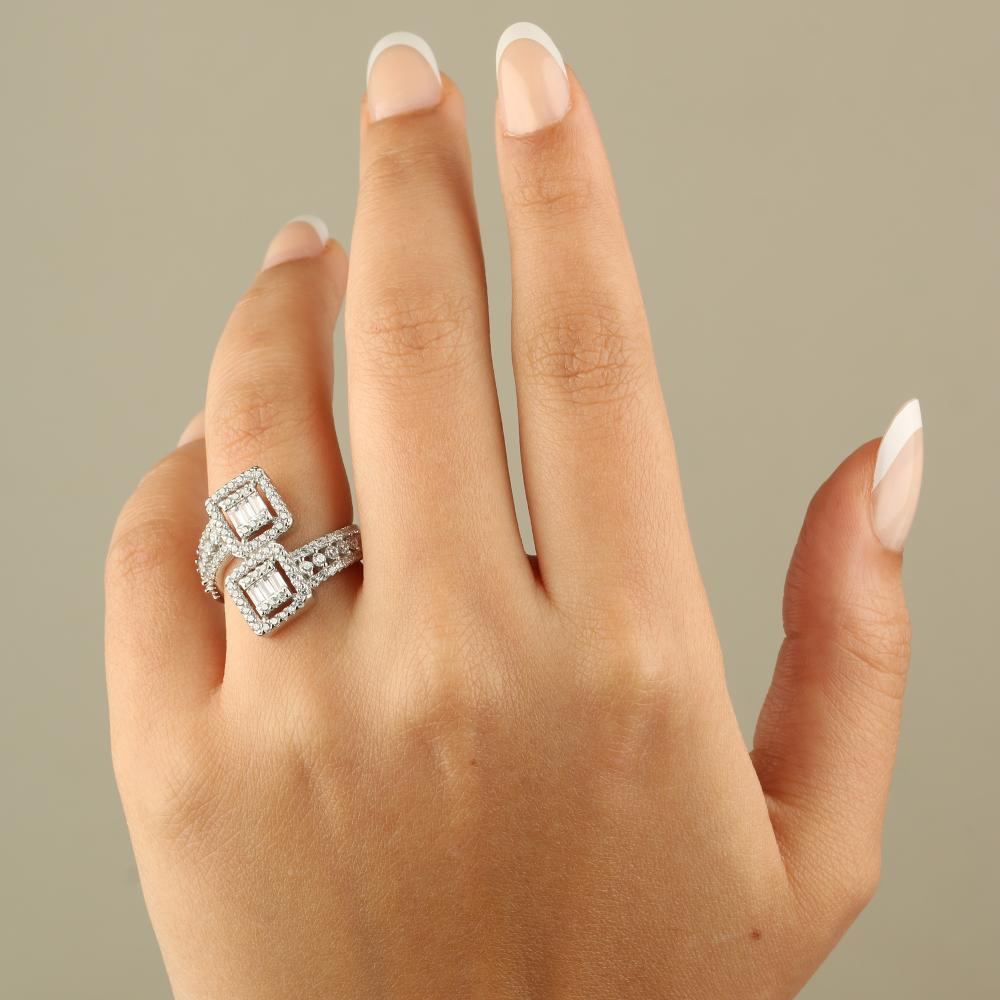 "Elegant 925 Silver Double-Design Ring Adorned with Shiny Square Stones"