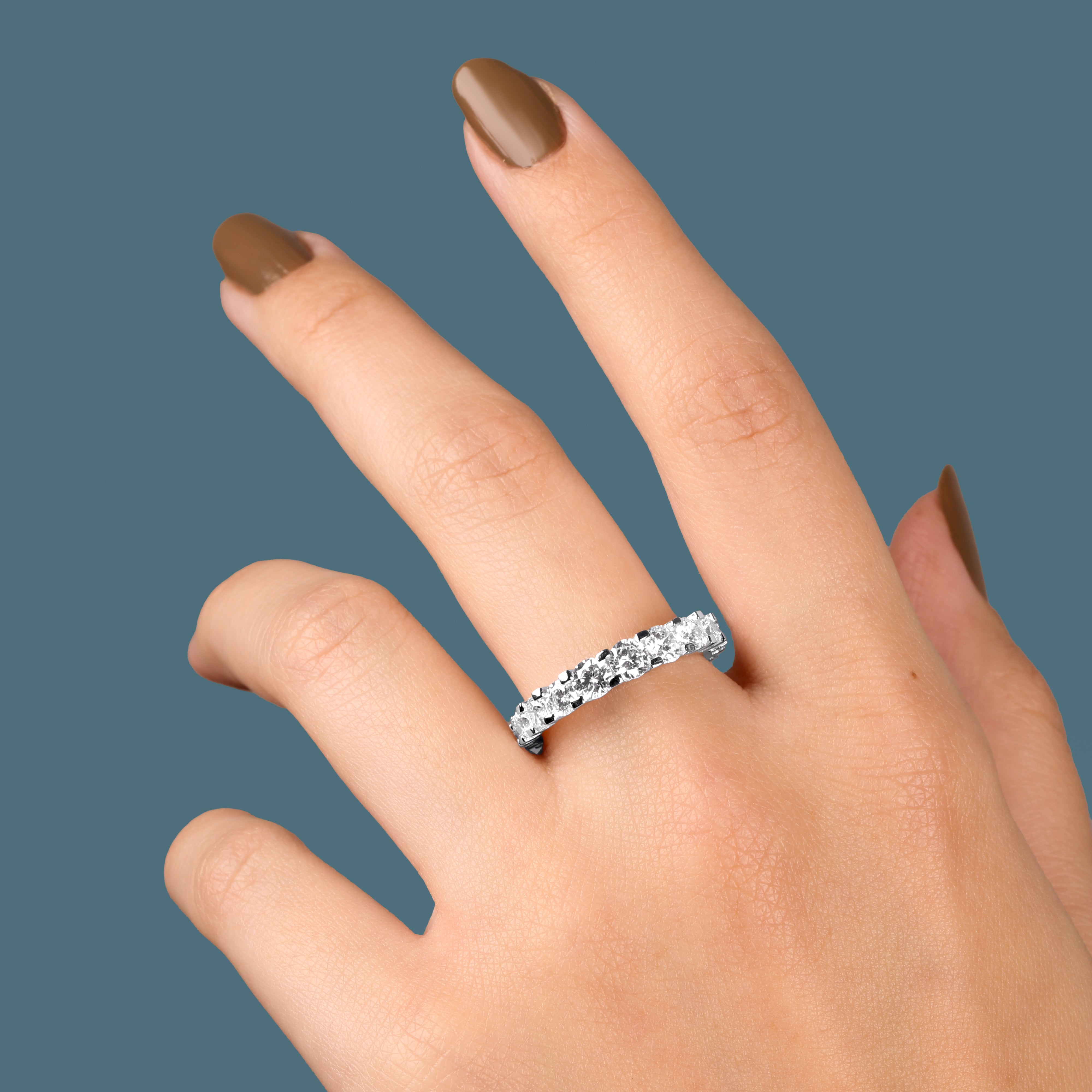 خاتم فضة 925 بتصميم راقٍ مرصع بحجارة زركون