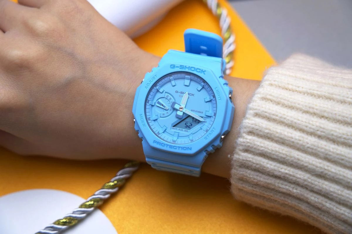 GA-2100-2A2DR - ساعة يد كاسيو جي شوك ديجيتال رياضية كاجوال بسوار رزين للرجال