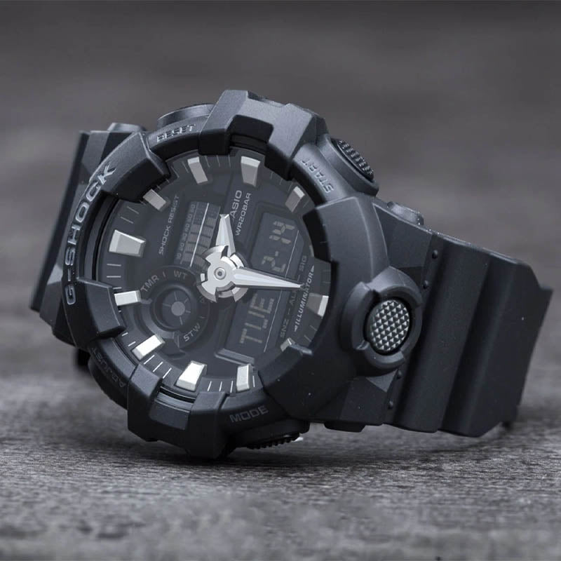 GA-700-1B - ساعة يد كاسيو جي شوك (ديجيتال + أنالوج) رياضية كاجوال بسوار مطاط للرجال