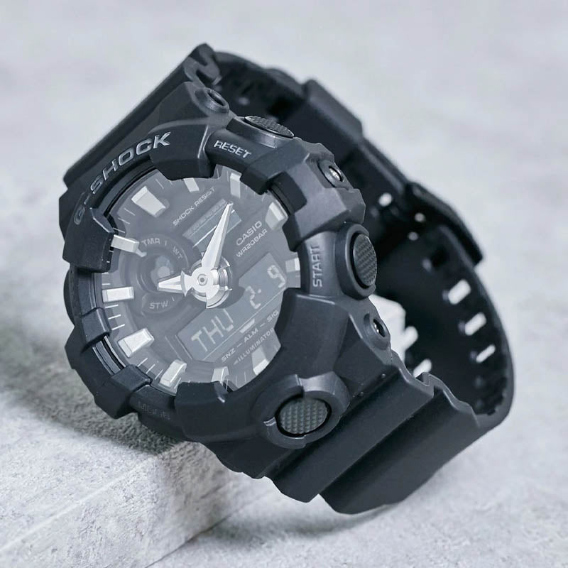 GA-700-1B - ساعة يد كاسيو جي شوك (ديجيتال + أنالوج) رياضية كاجوال بسوار مطاط للرجال