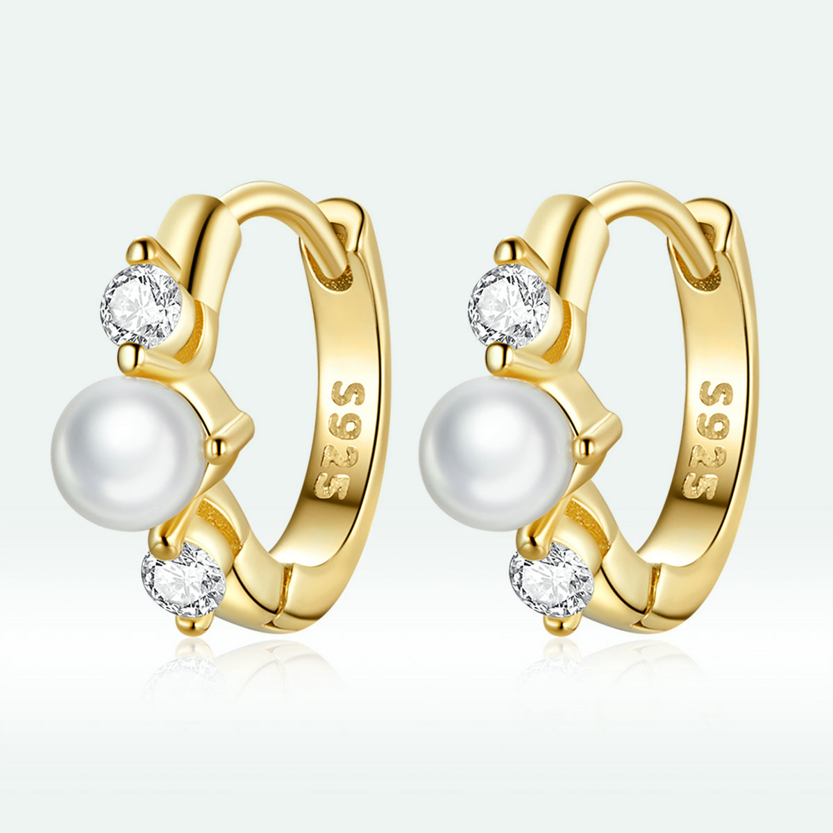 حلق فضة عيار 925 مطلي ذهب بفص لؤلؤ أبيض وزركون