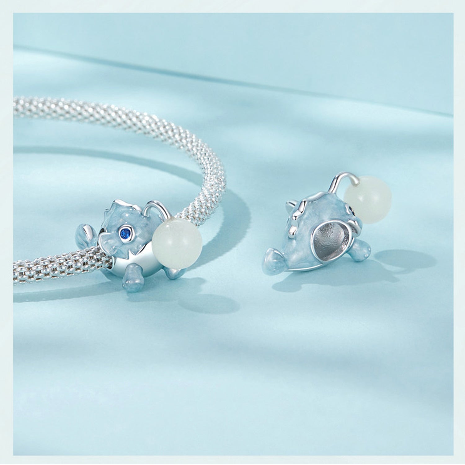 دلاية حوت لطيف من الفضة 925 بكرة مضيئة