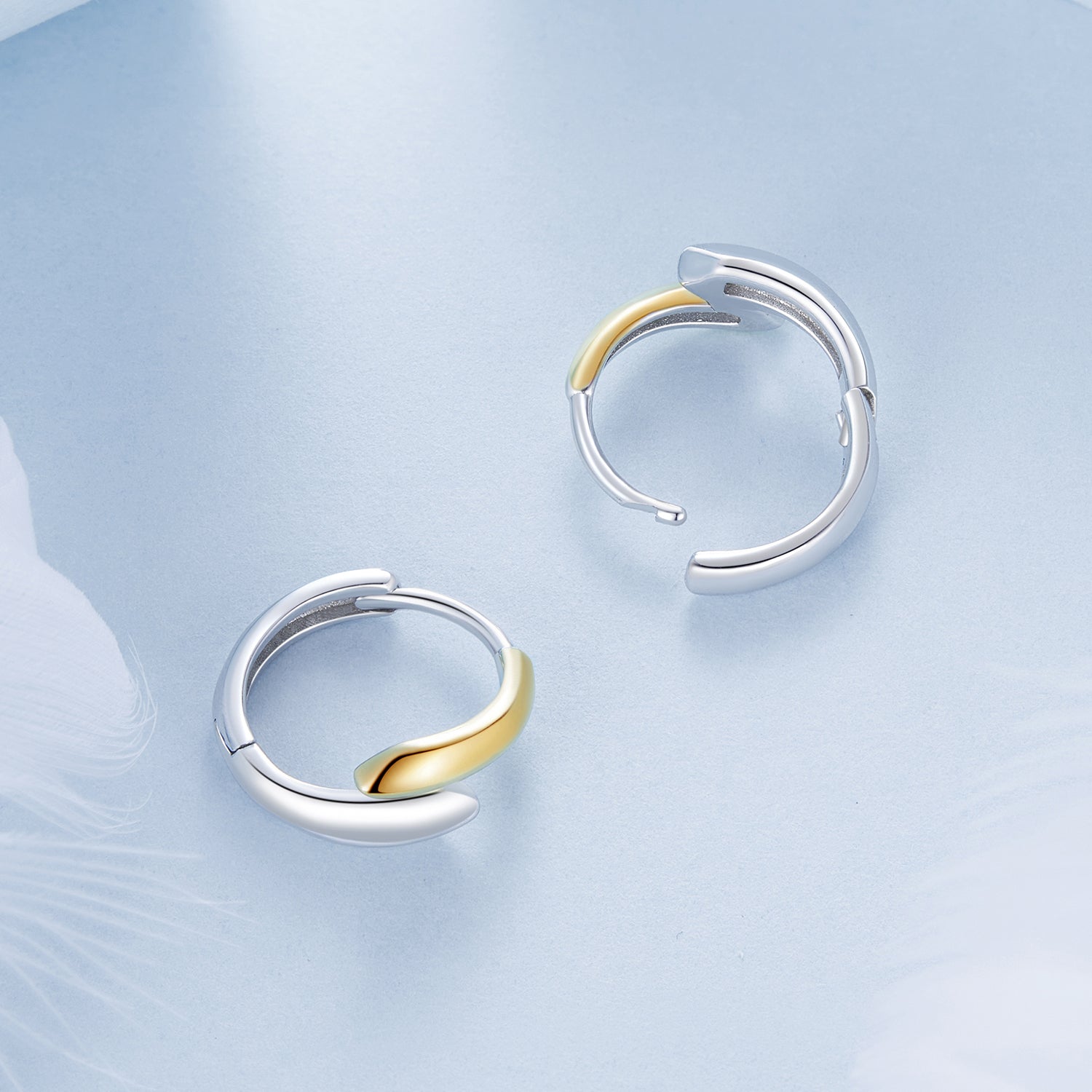 حلق فضة عيار 925 بتصميم ثنائي اللون ذهبي وفضي