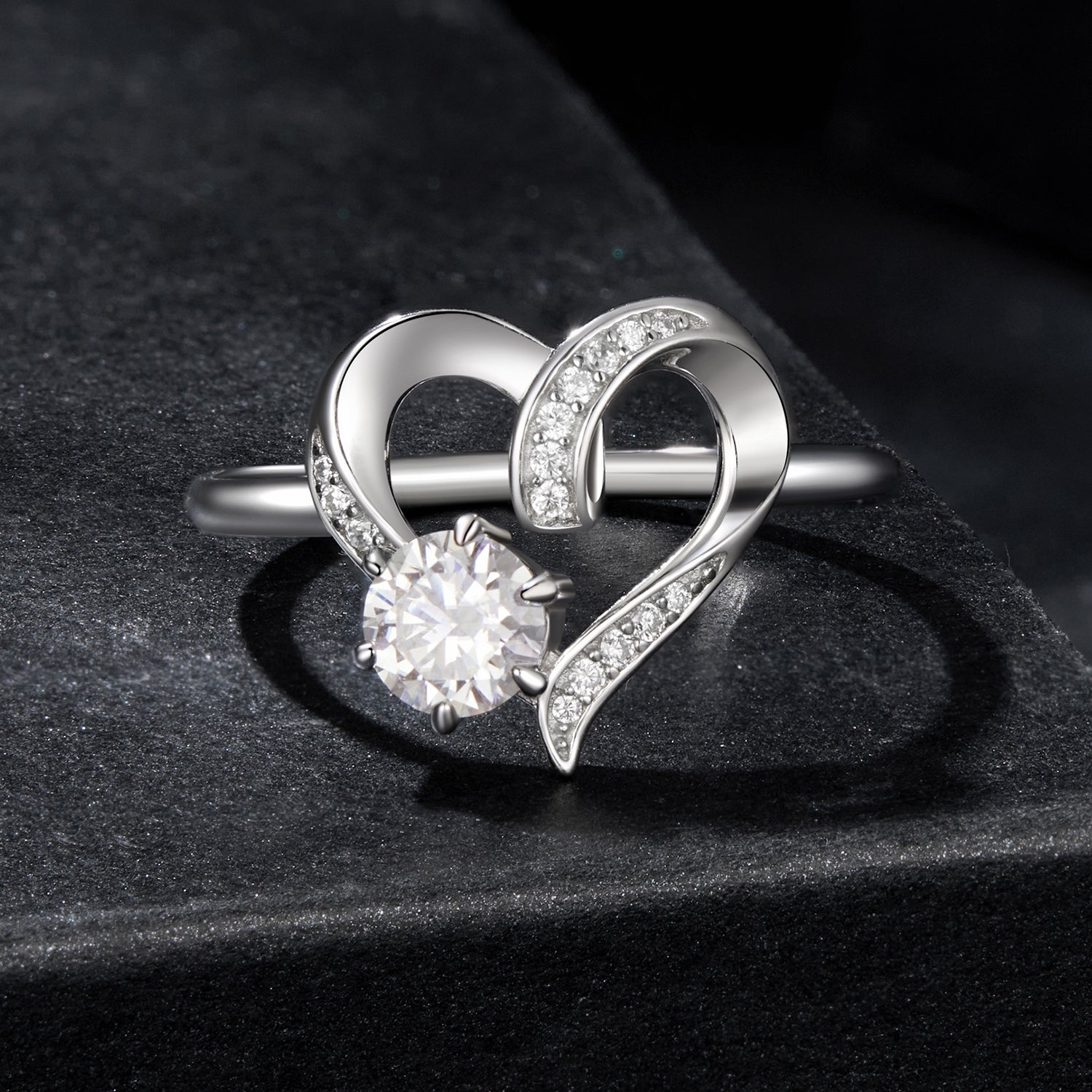 خاتم قلب فضه عيار 925 بحجر موزنايت