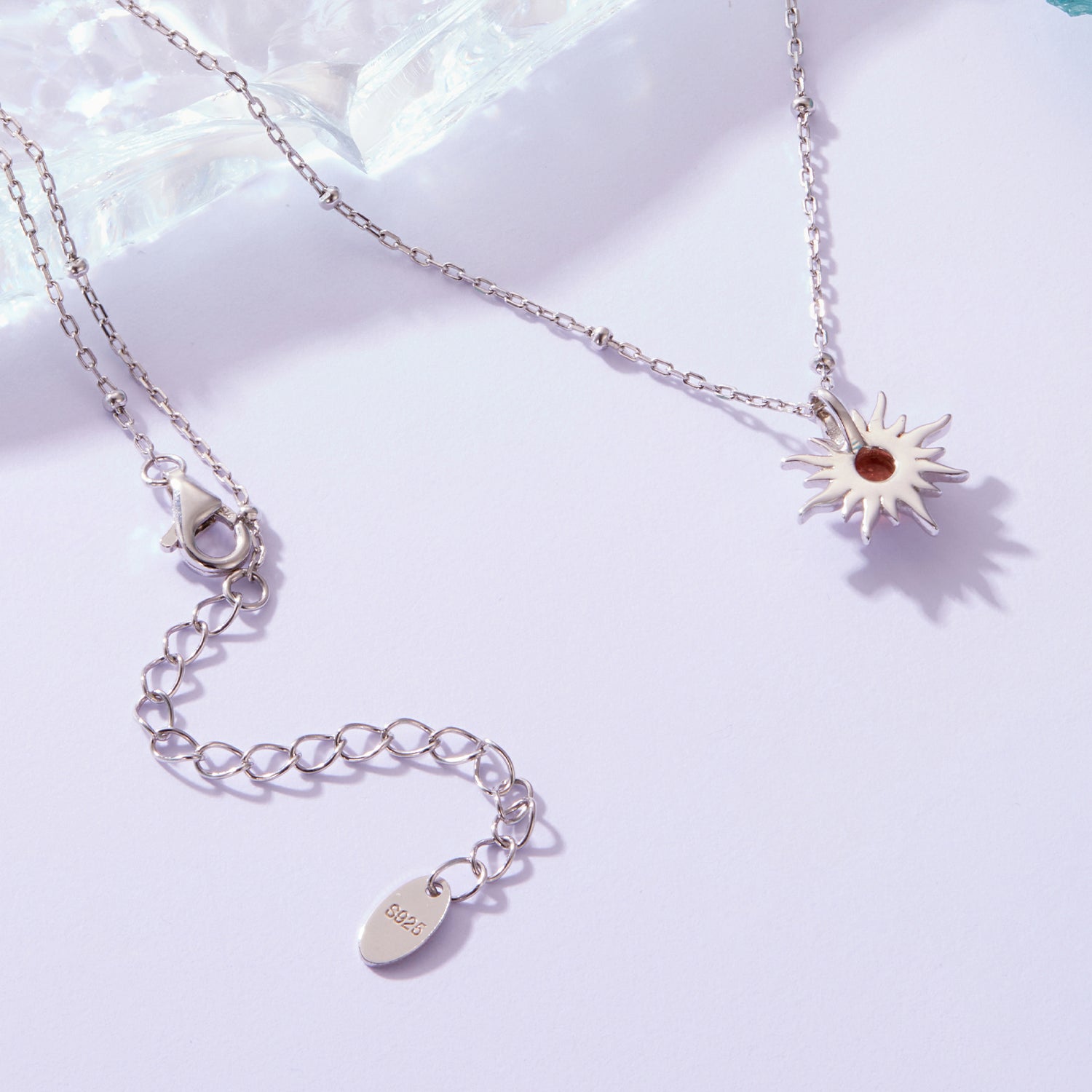 عقد شمس أنيقة بحجر ملون فضة عيار 925