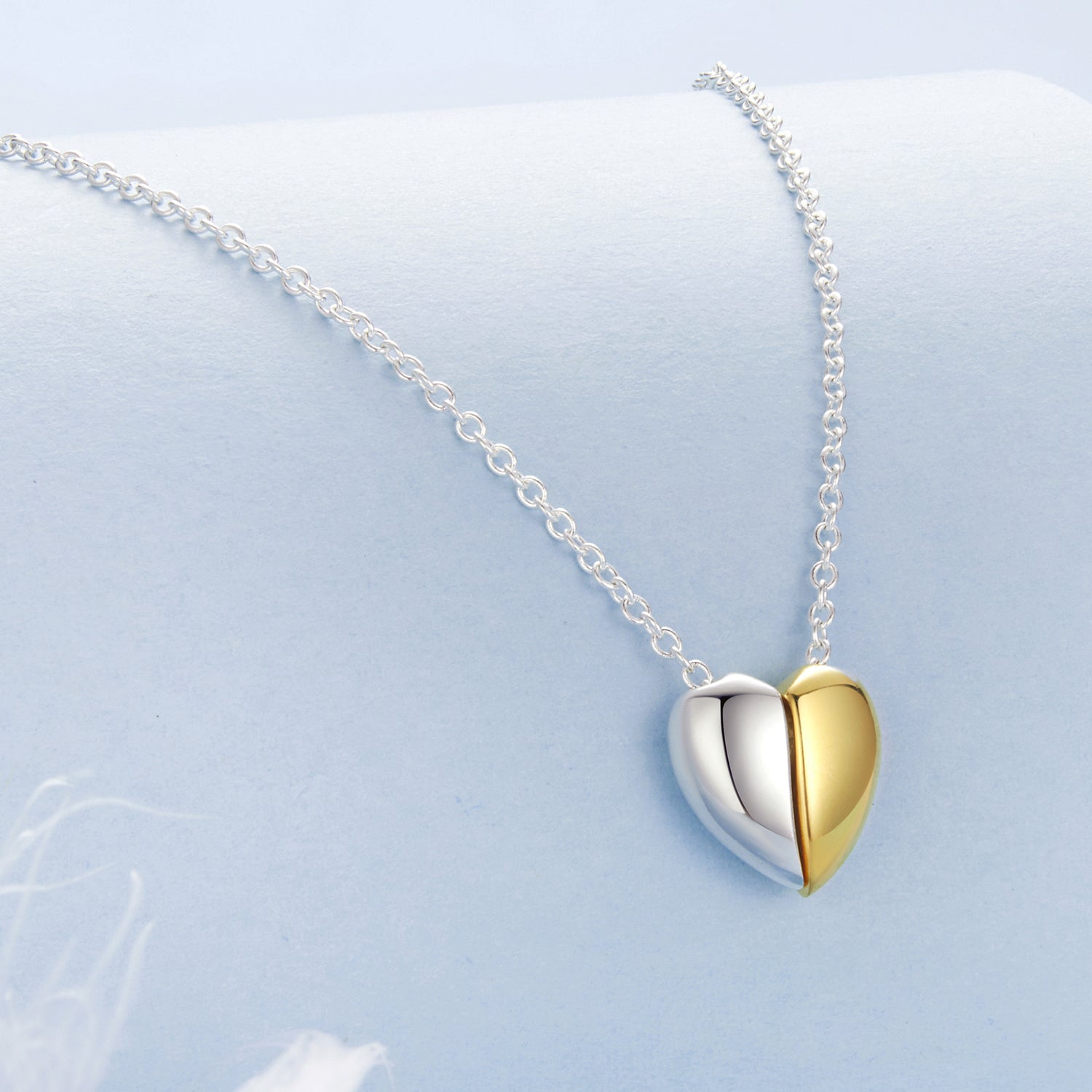 عقد قلب نصف فضي ونصف مطلي ذهب فضة عيار 925