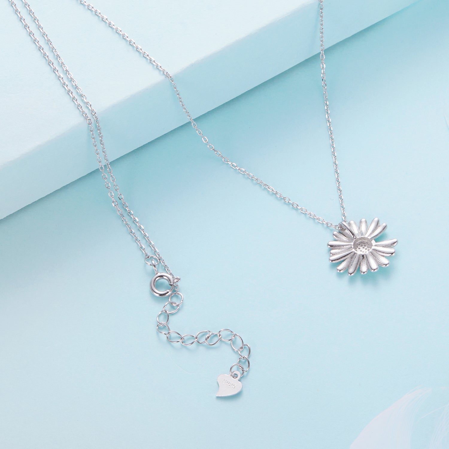 عقد زهرة رقيق أخضر فاتح فضة 925