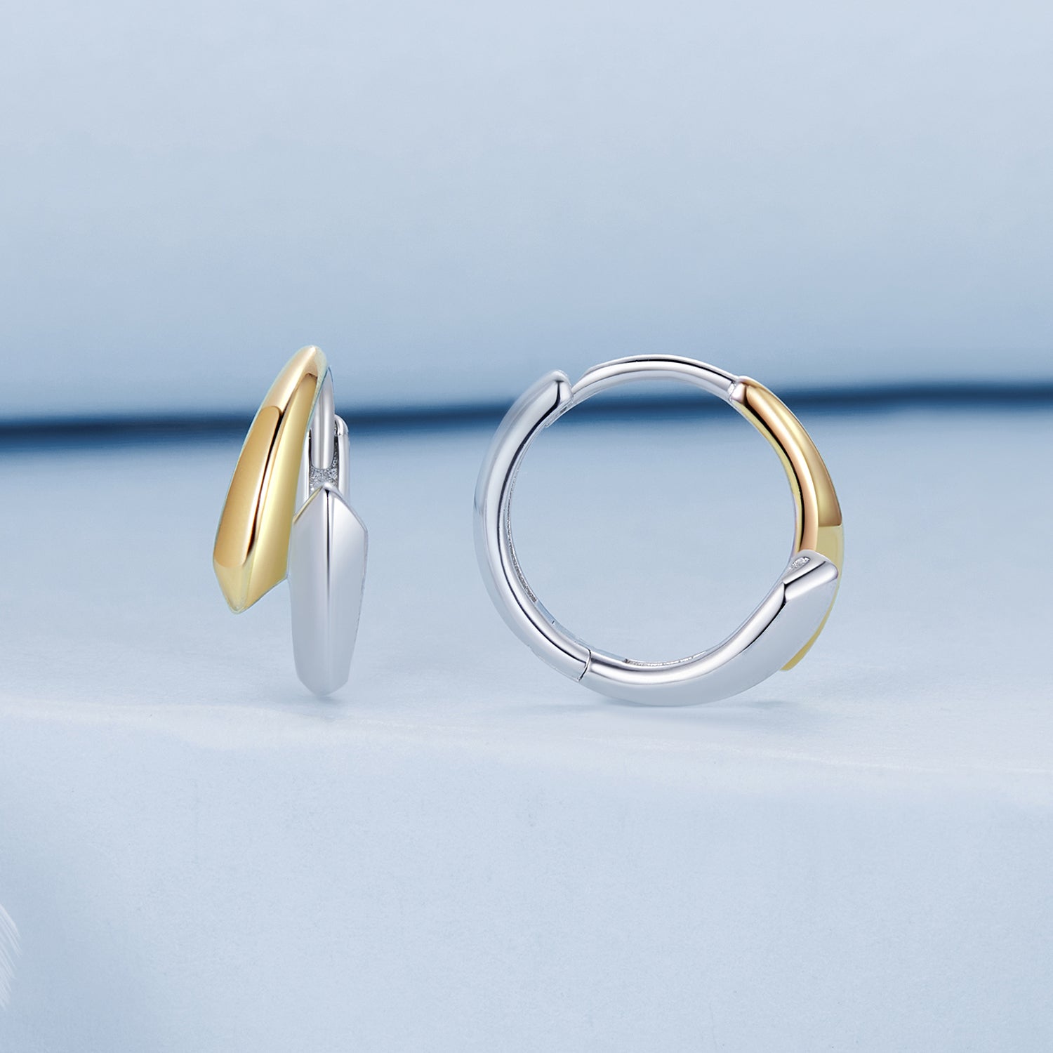 حلق فضة عيار 925 بتصميم ثنائي اللون ذهبي وفضي